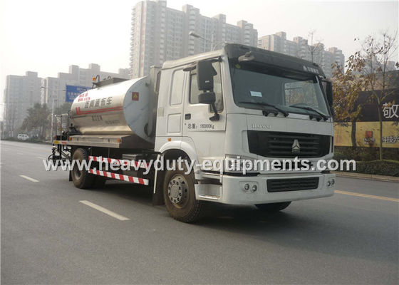 China Tauschen Sie angebrachte Art, die flüssiger Asphalt-Tanker mit Pumpe 5 Tonne/H ausgab fournisseur
